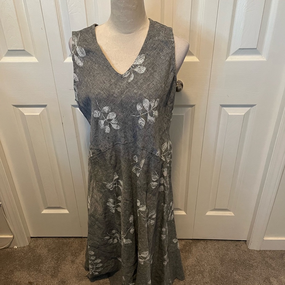 Habitat size M Linen Sleeveless Gray Floral V-Neck Women's Dress